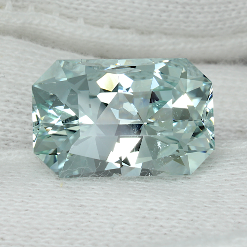 Aquamarine Scissor Cut – Martin's Gems