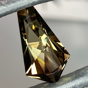 Bumblebee Quartz Kite drop